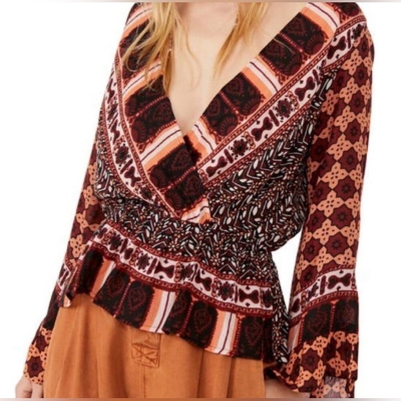 Free People Rosalie Bell Sleeve Faux
Wrap Top Sz Medium - Picture 9 of 12
